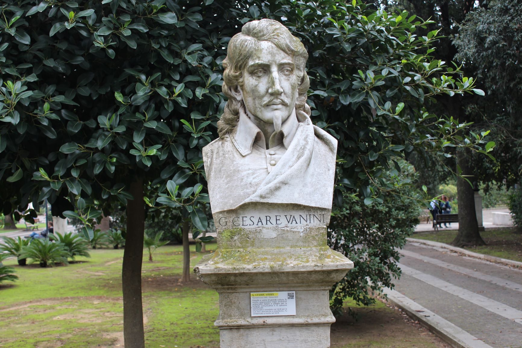 Giulio Cesare Vanini's bust, Lecce (2).JPG